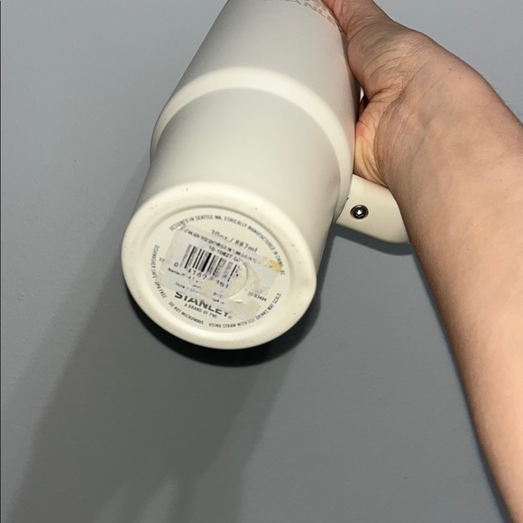 Stanley Cream Cup/Tumbler with Handle - Picture 2 of 7